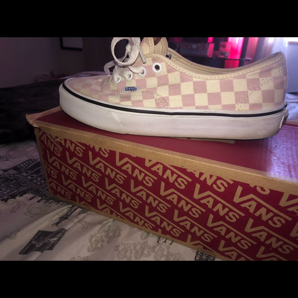 “(Checkerboard) chalk pink” vans